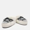 Moon Boot X Guest in Residence Evx Chalet White Sand Mules van imitatiebont Moon Boot X Guest in Residence Evx Chalet White Sand Mules van imitatiebont