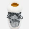 Moon Boot X Guest in Residence Evx Chalet White Sand Mules van imitatiebont Moon Boot X Guest in Residence Evx Chalet White Sand Mules van imitatiebont